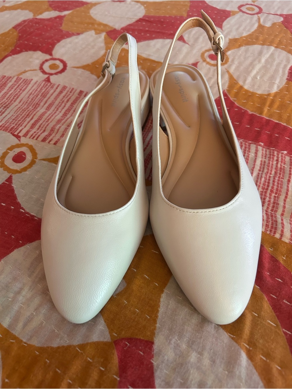 Easy Spirit Beige Pointed Toe Slingback Kitten Heels. Size 9